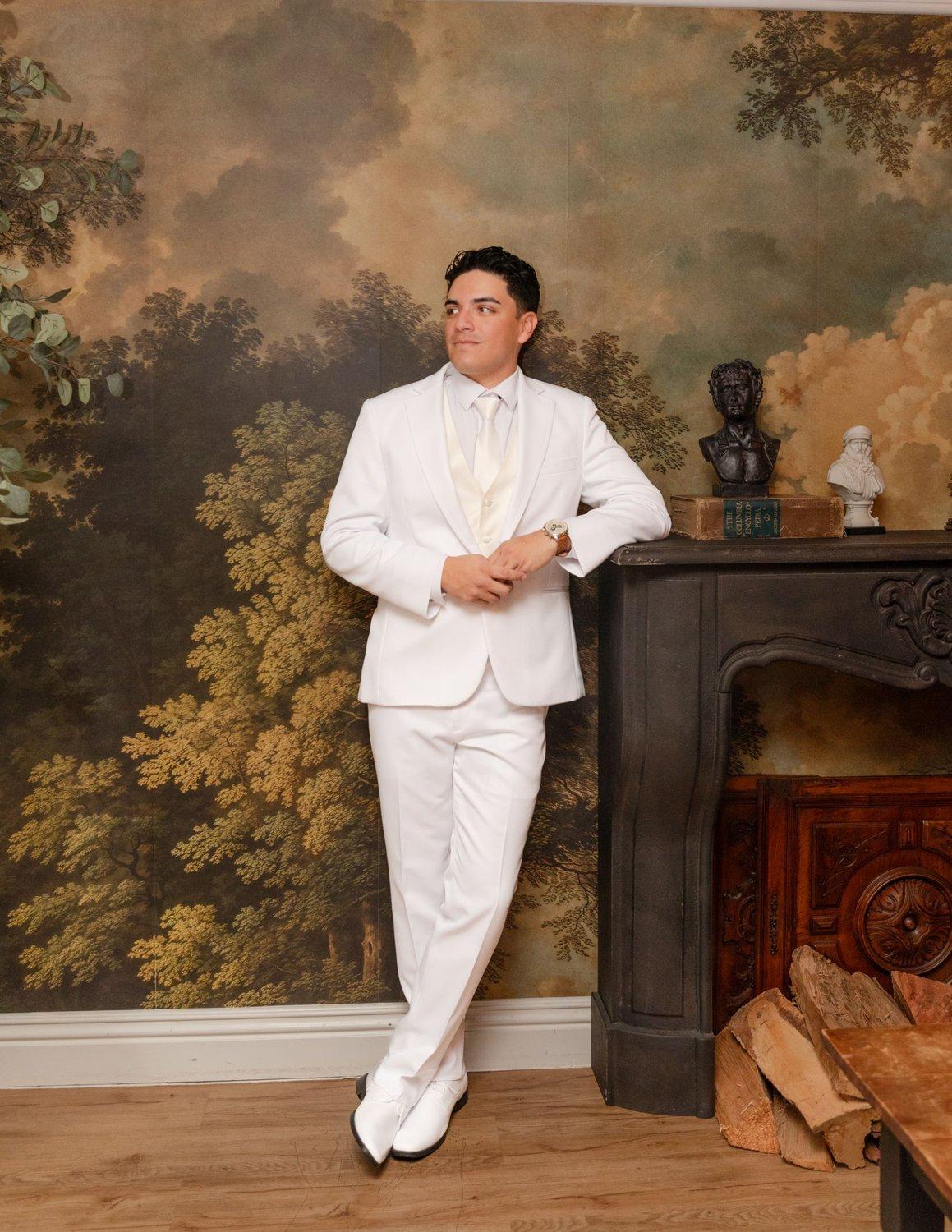 carousel-hero-element image-4