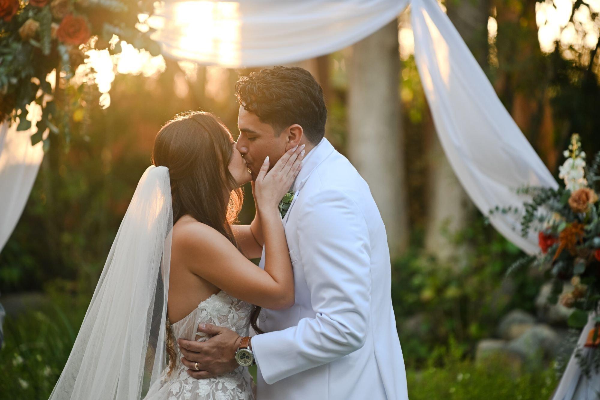 carousel-hero-element image-0